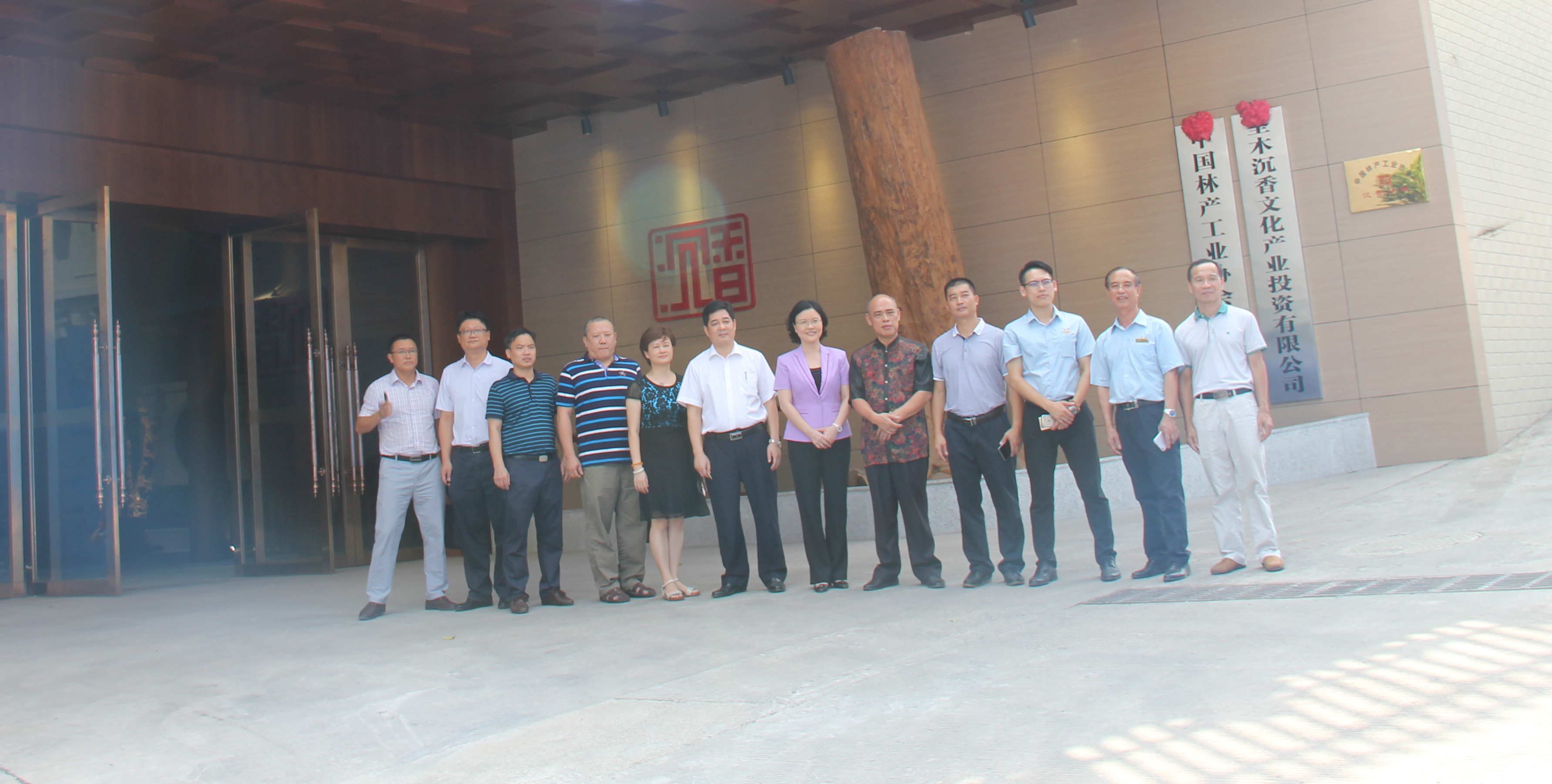 激勵(lì)民營企業(yè)引才施才——梅州市委組織部副部長、市人社局局長伍衛(wèi)華一